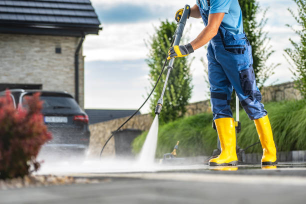 Professional Pressure Washing Services in Campbell, FL